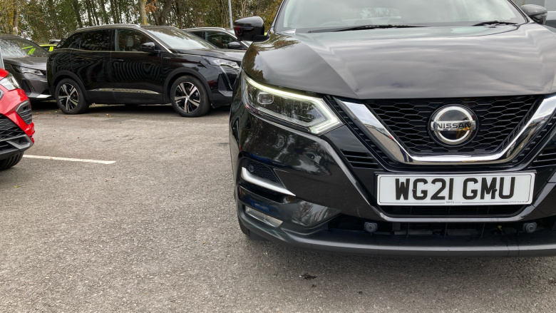 Nissan Qashqai 1.3 DiG-T N-Motion 5dr Petrol Hatchback